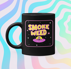 Black mug with a dj alien saying smoke weed - HighCiti