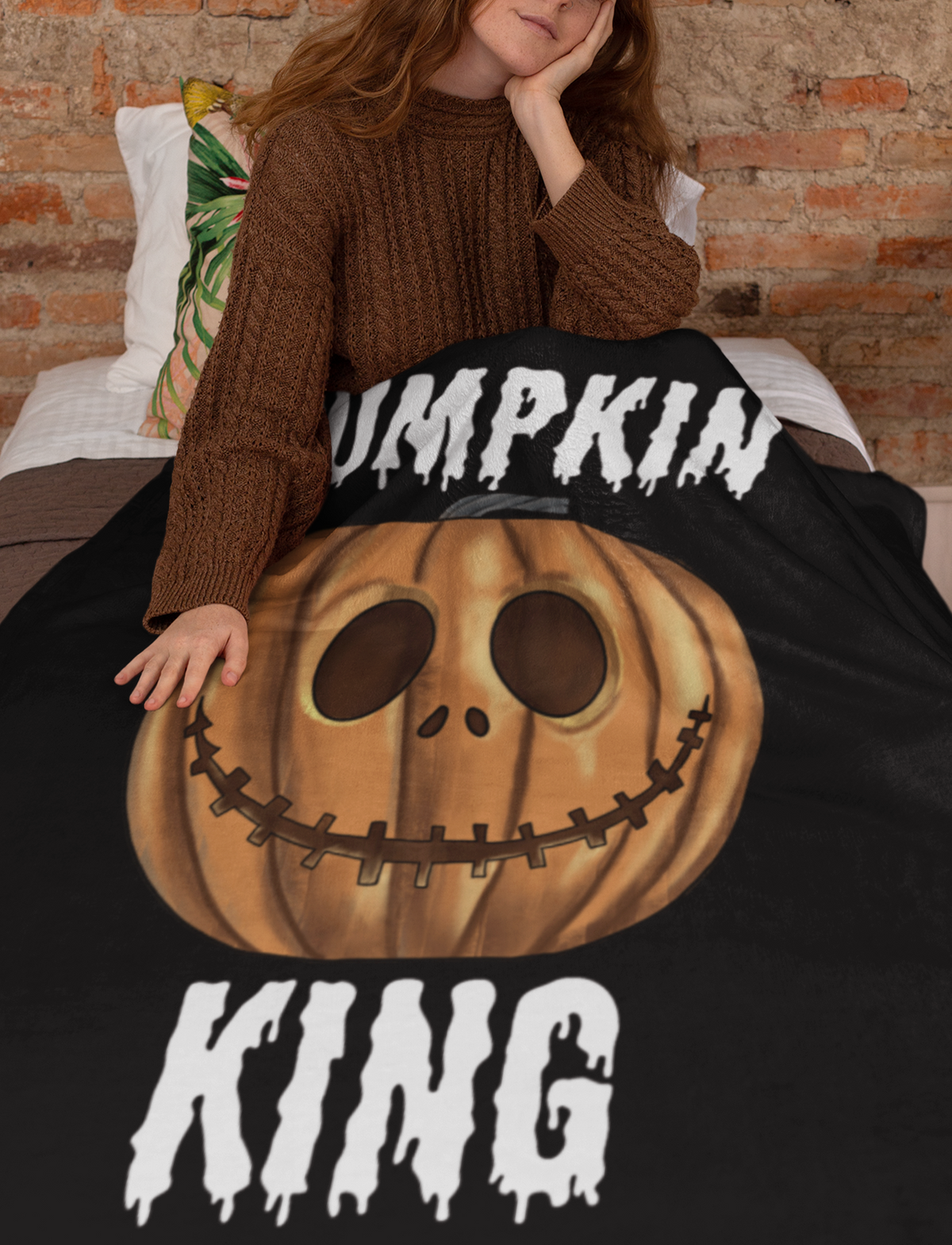 Black blanket with a jack-o-lantern saying pumpkin king - HighCiti