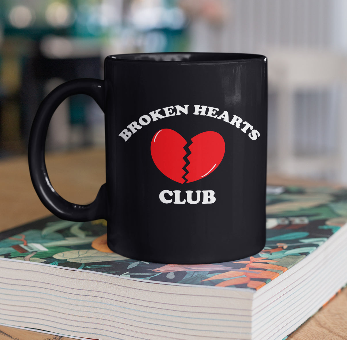 Black mug with a broken heart that says broken hearts club - HighCiti