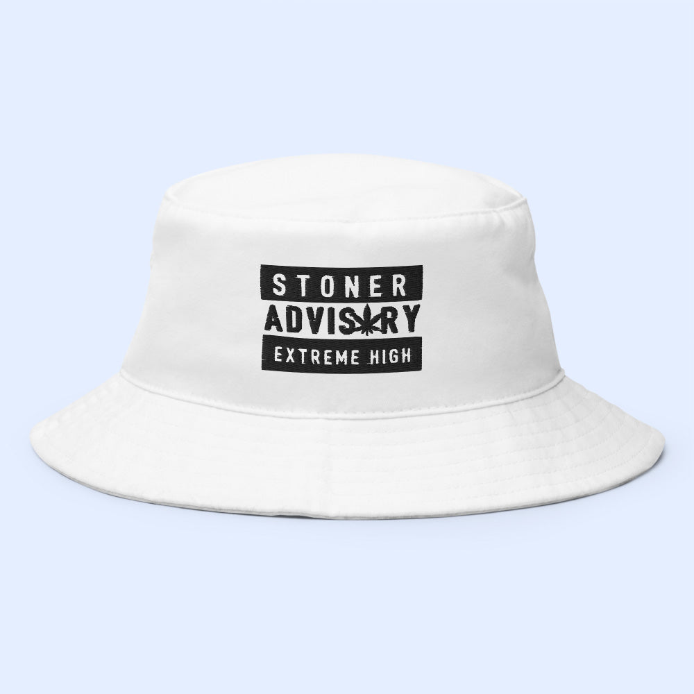 White buket hat saying stoner advisory extreme high - HighCiti