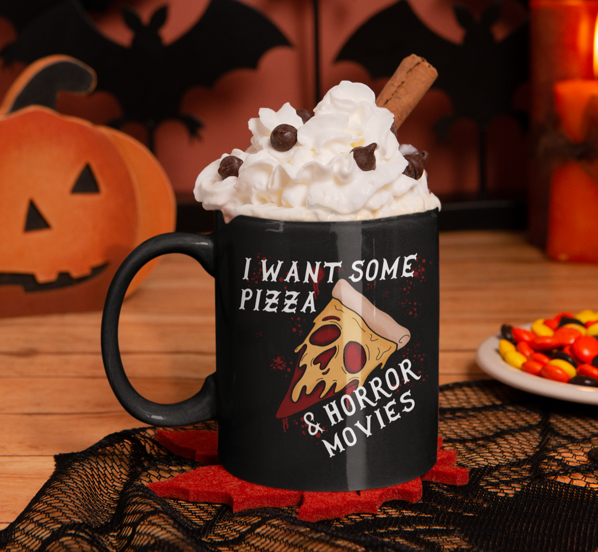 Black mug with a pizza saying I want some pizza and horror movies - HighCiti