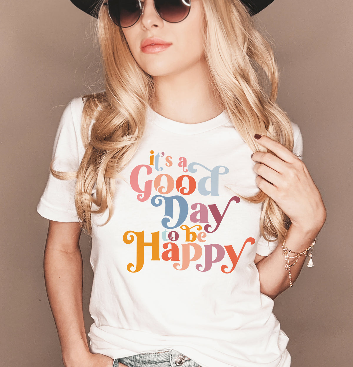 White shirt that says it's a good day to be happy - HighCiti