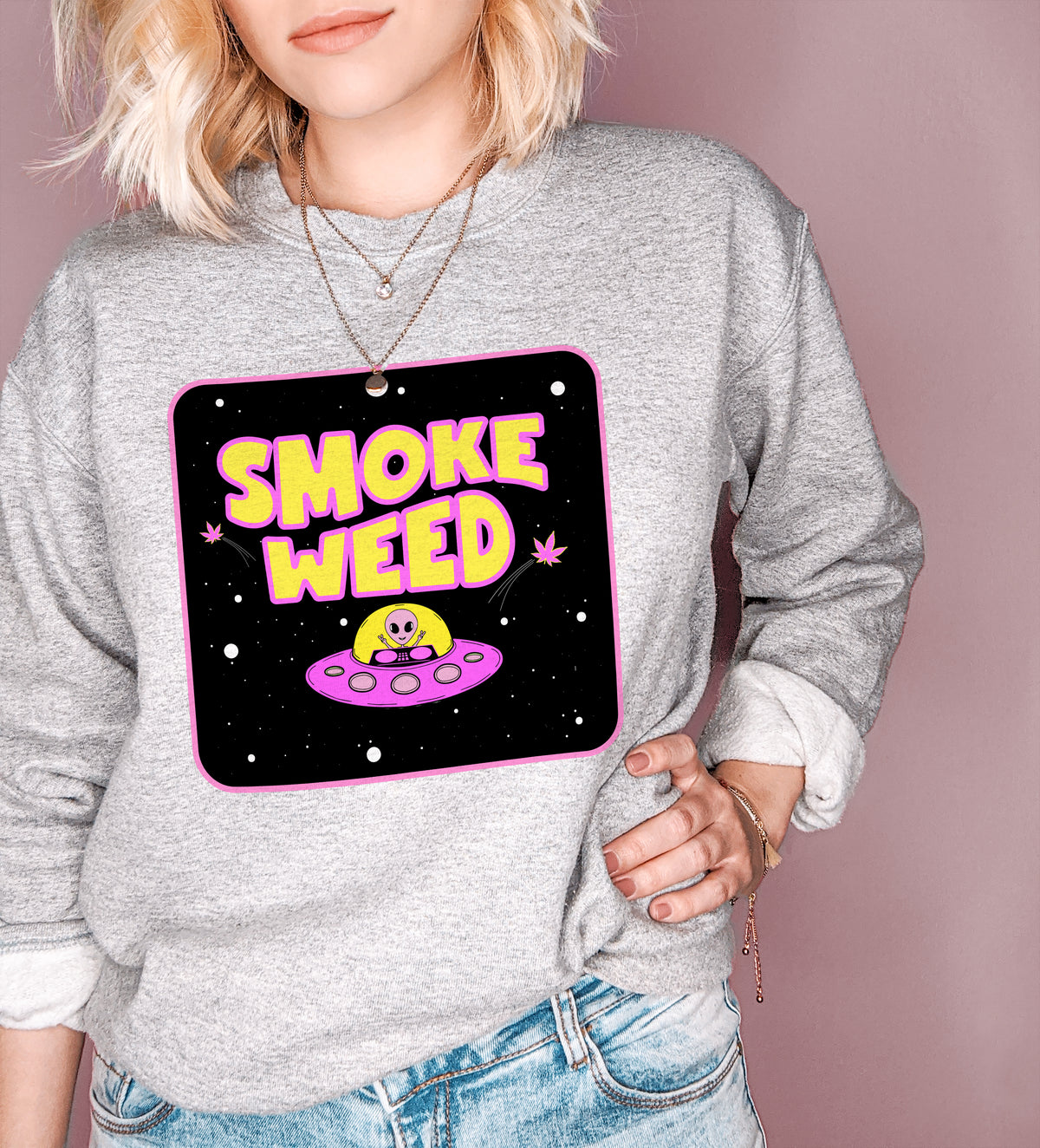 Black sweatshirt with a dj alien saying smoke weed - HighCiti