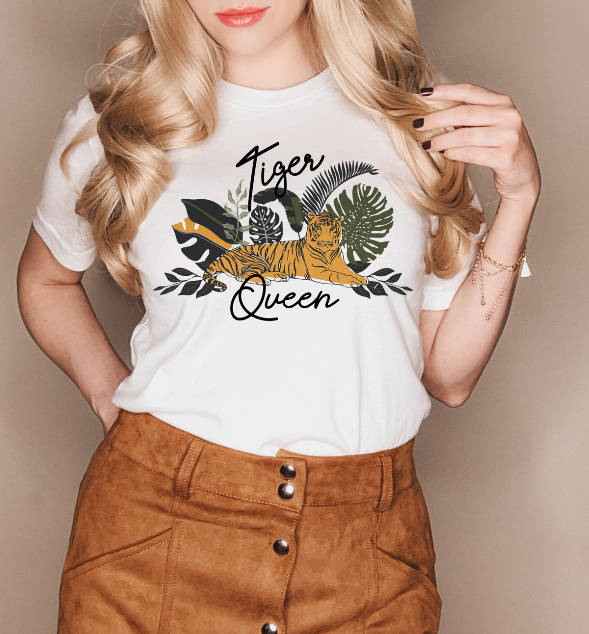 White shirt with a tiger that says tiger queen - HighCiti